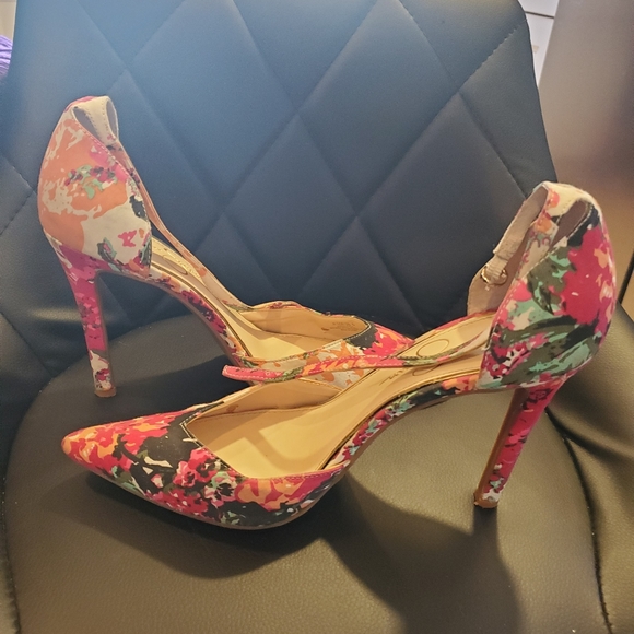 High Heels - Picture 2 of 4